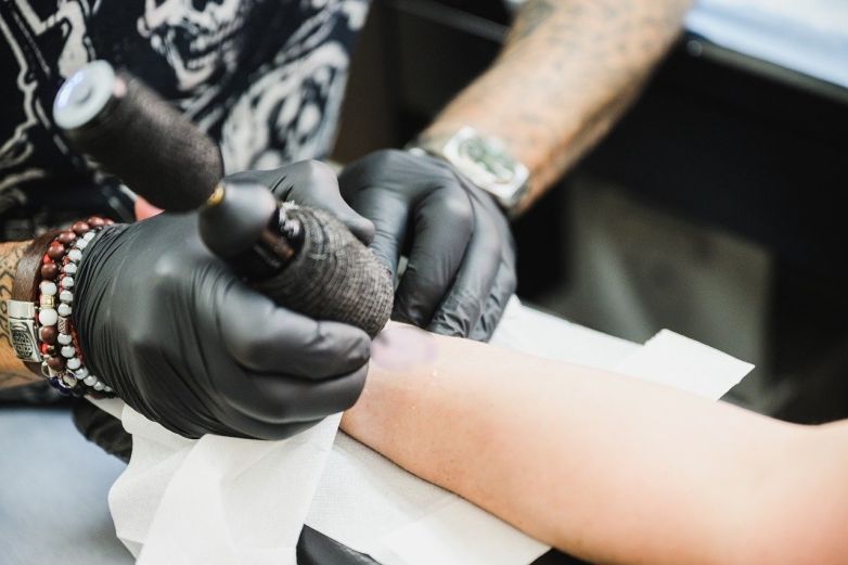 Con tatuajes recaudarán dinero para rescatar animales en El Paso
