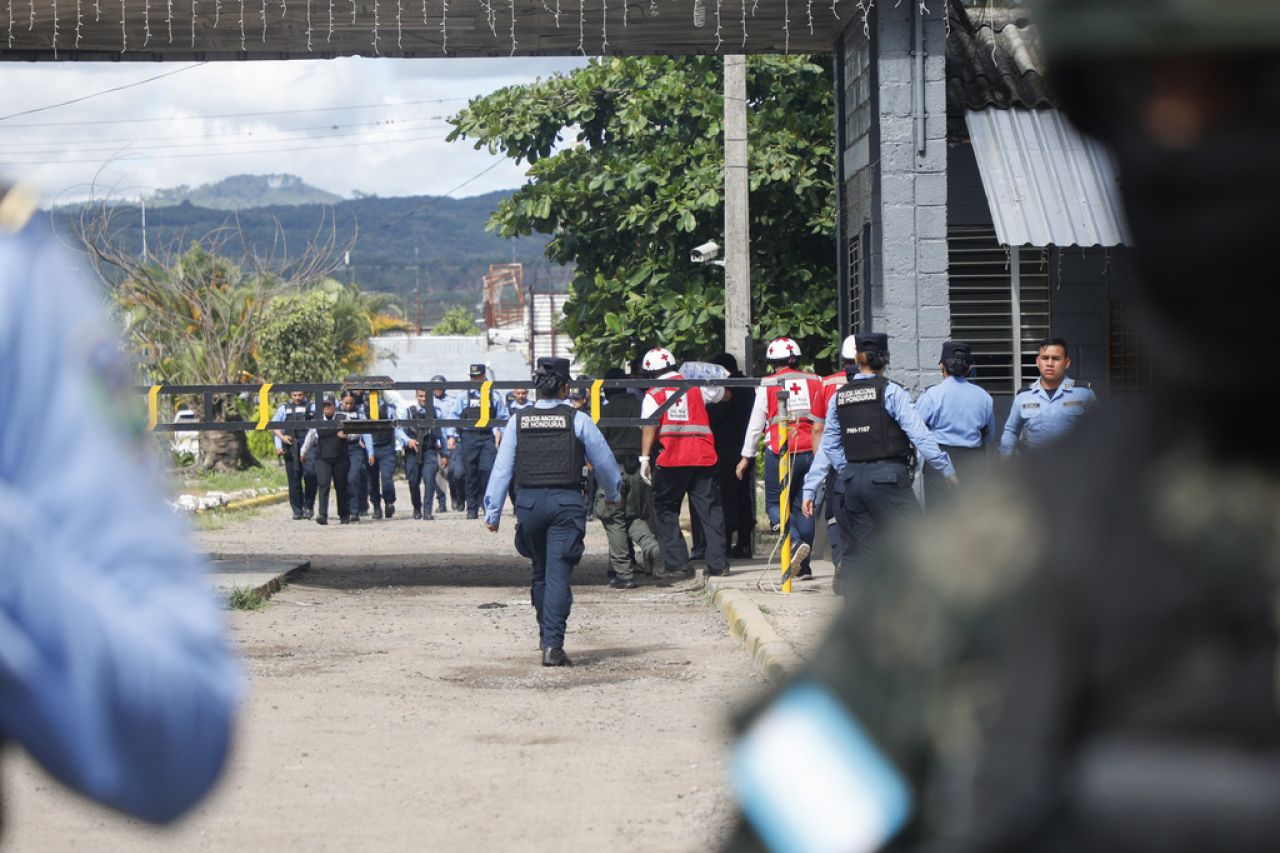 Grupo abrió celdas y ultimó a 46 reclusas en cárcel de Honduras