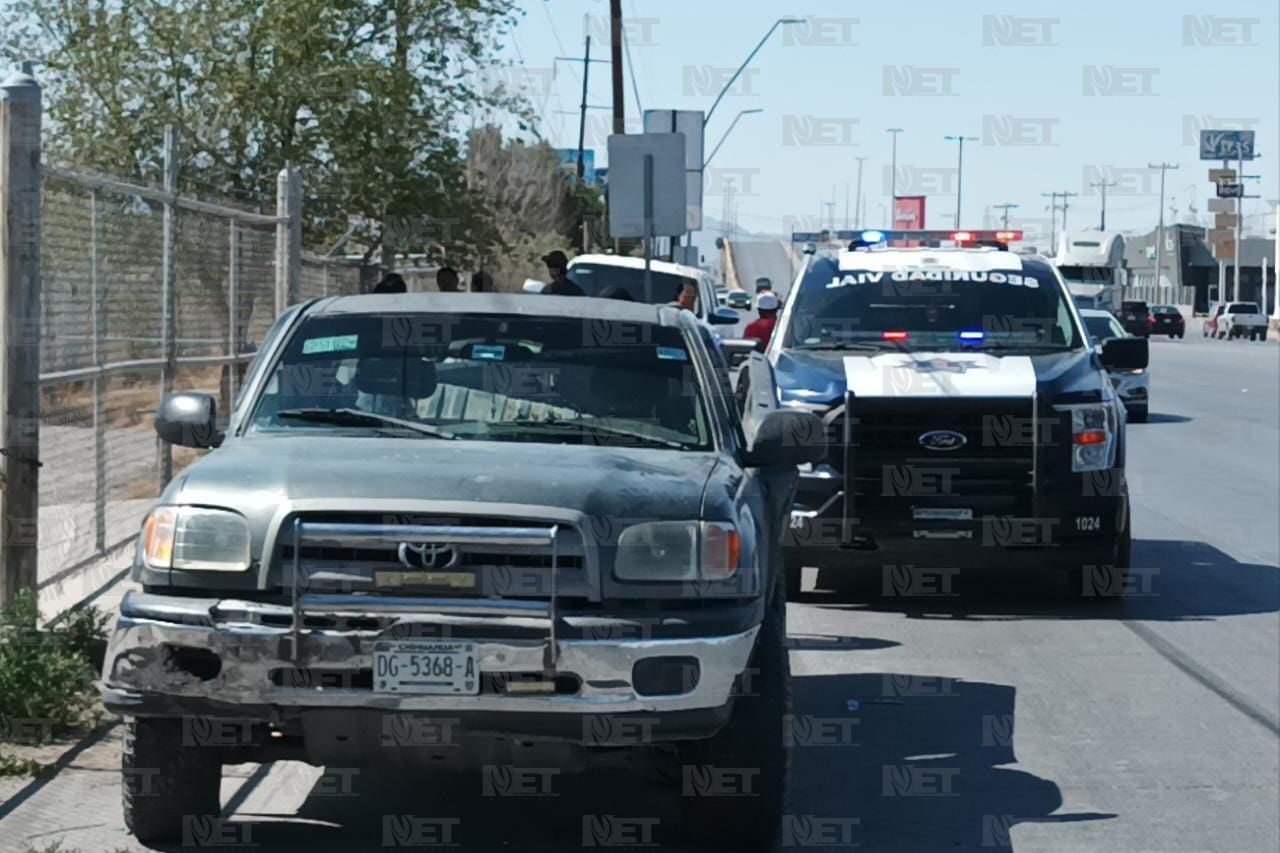 Choca contra camioneta y se da a la fuga