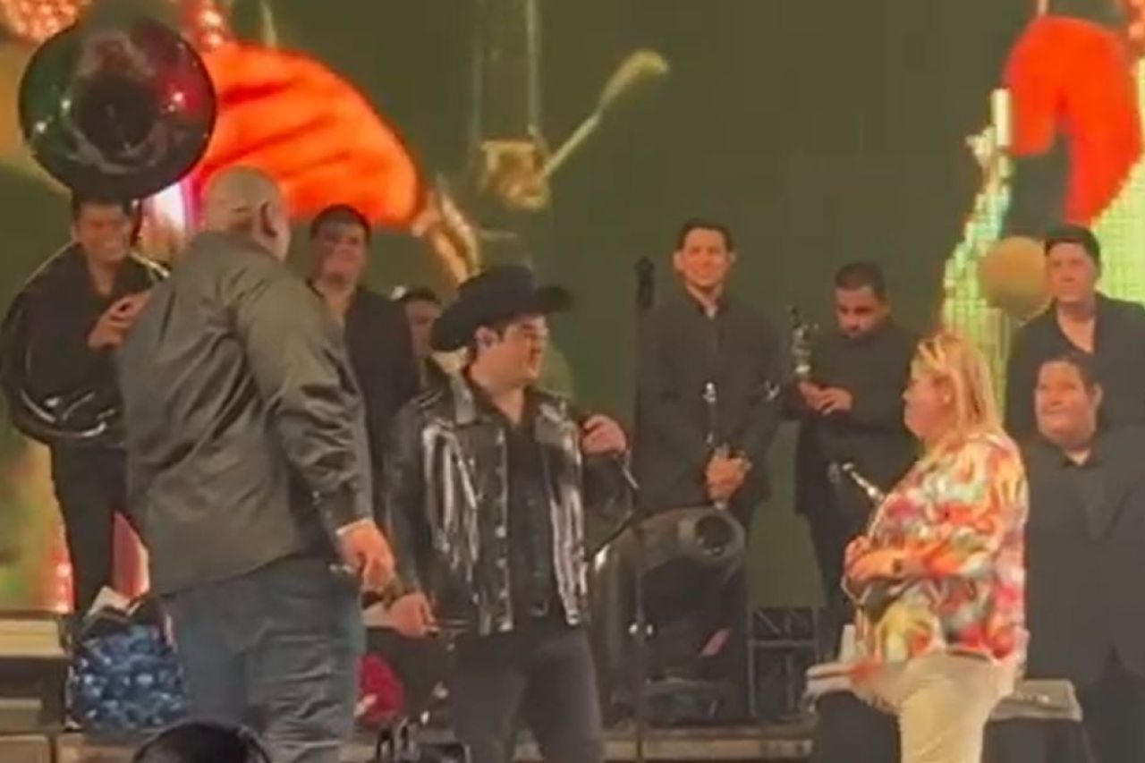 Video Pide matrimonio en concierto de Alfredo Olivas en Juárez
