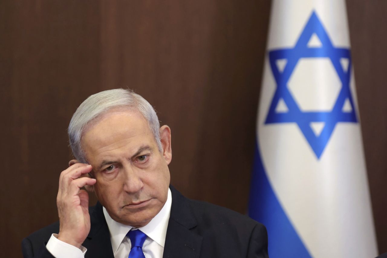Califica Netanyahu como deshonra la orden de arresto en su contra