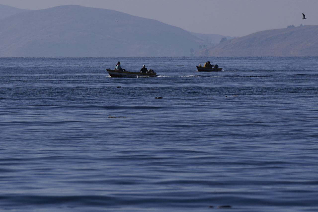 Indígenas bolivianos en alerta: el lago Titicaca se seca