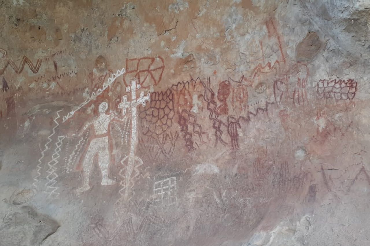 Viaja al pasado en la Cueva de las Monas