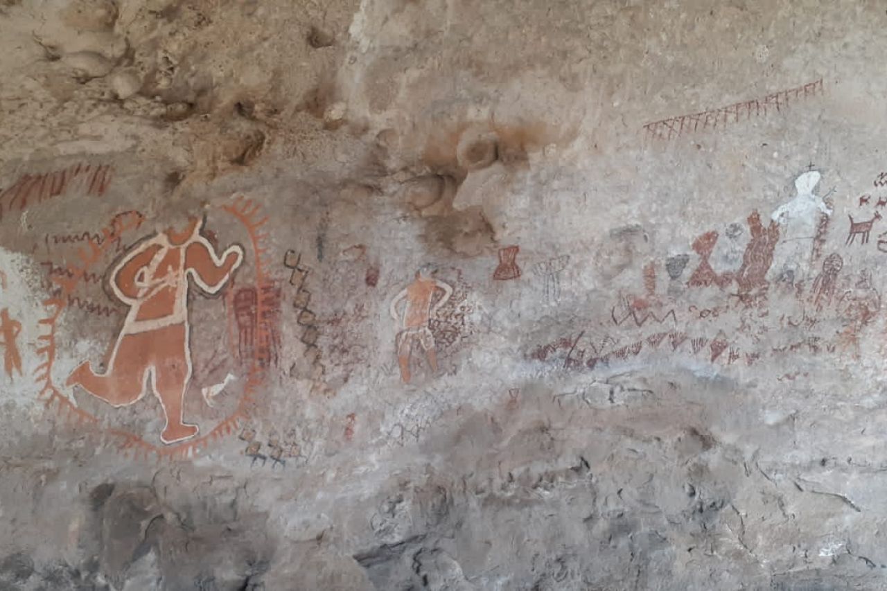 Viaja al pasado en la Cueva de las Monas