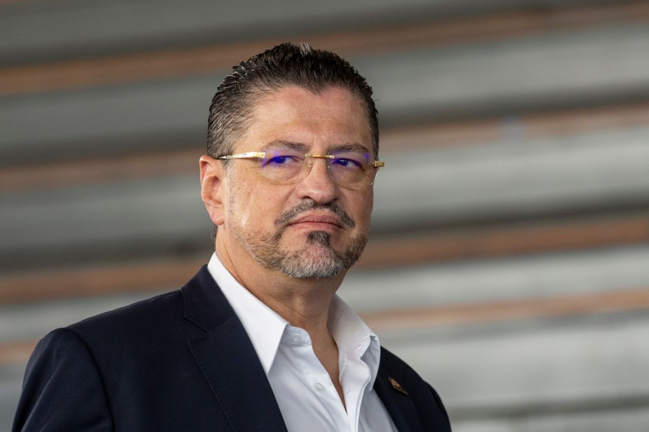 Chaves se queda en la presidencia, pero su equipo se prepara para las elecciones
