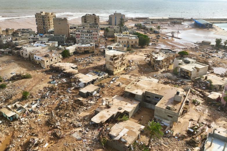 Suben a 5 mil 100 los muertos por inundaciones en Libia