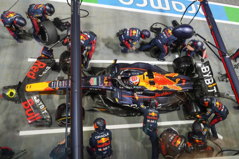 Hamilton y Sainz dicen que Red Bull es superior pese a fiasco en Singapur