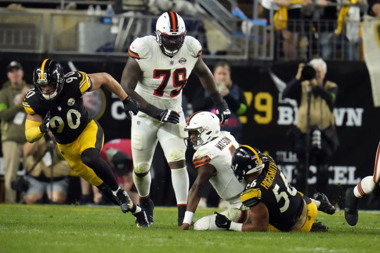 Derrotan Steleers a Browns 