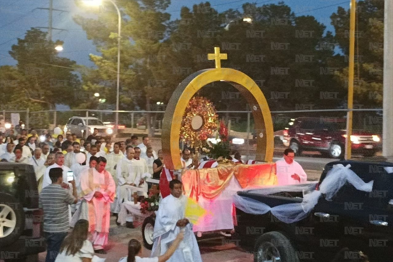 Católicos marchan en una procesión de fe a El Punto