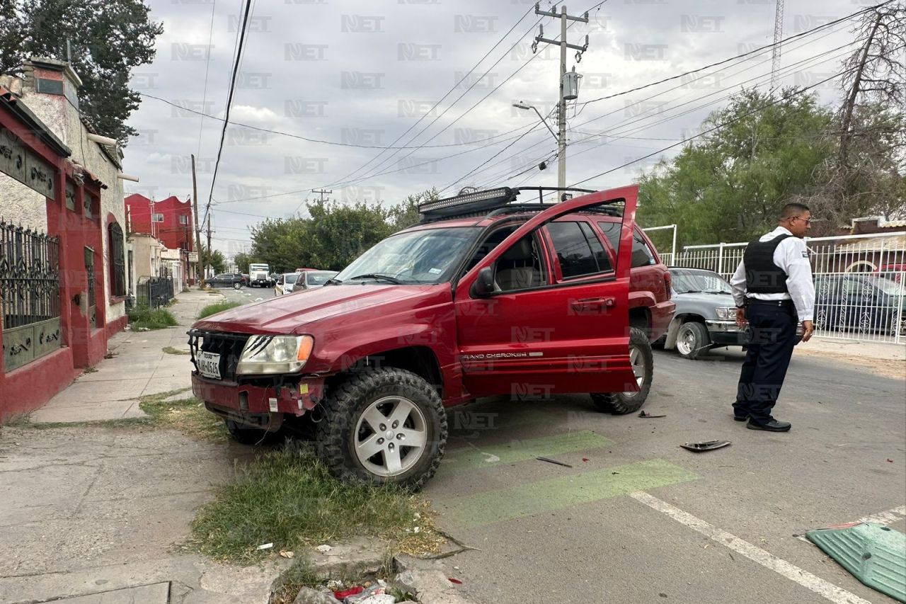 Video: Ebrio choca contra auto estacionado 