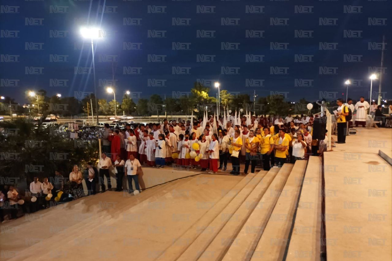 Católicos marchan en una procesión de fe a El Punto