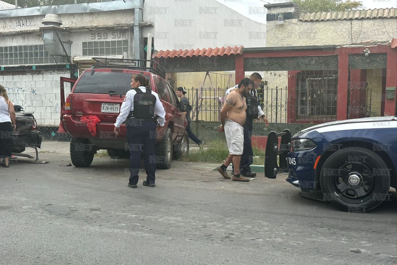 Video: Ebrio choca contra auto estacionado 