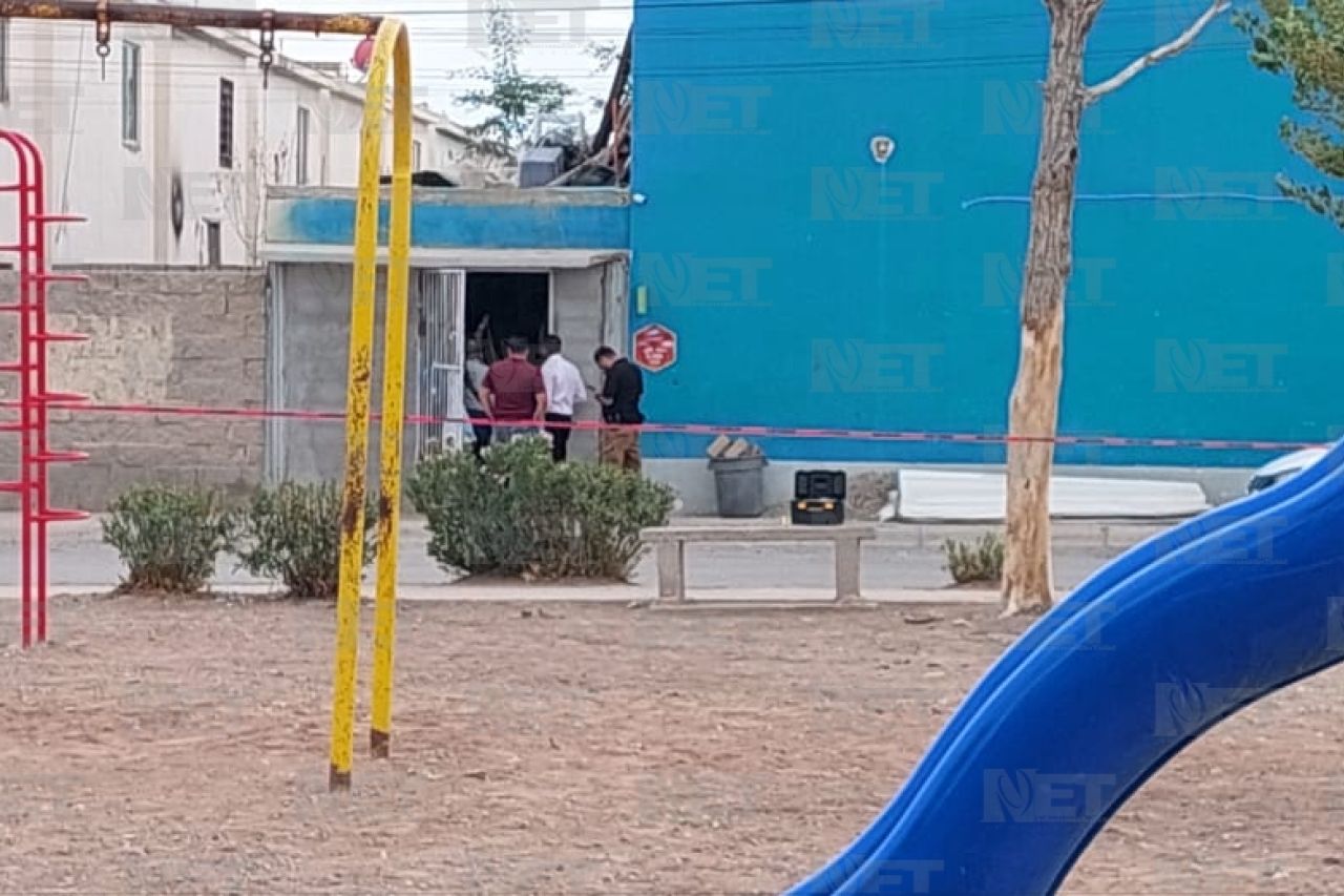 Irrumpen en tienda de abarrotes y matan a mujer