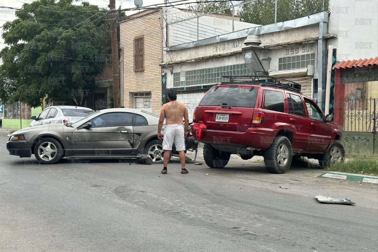 Video: Ebrio choca contra auto estacionado 