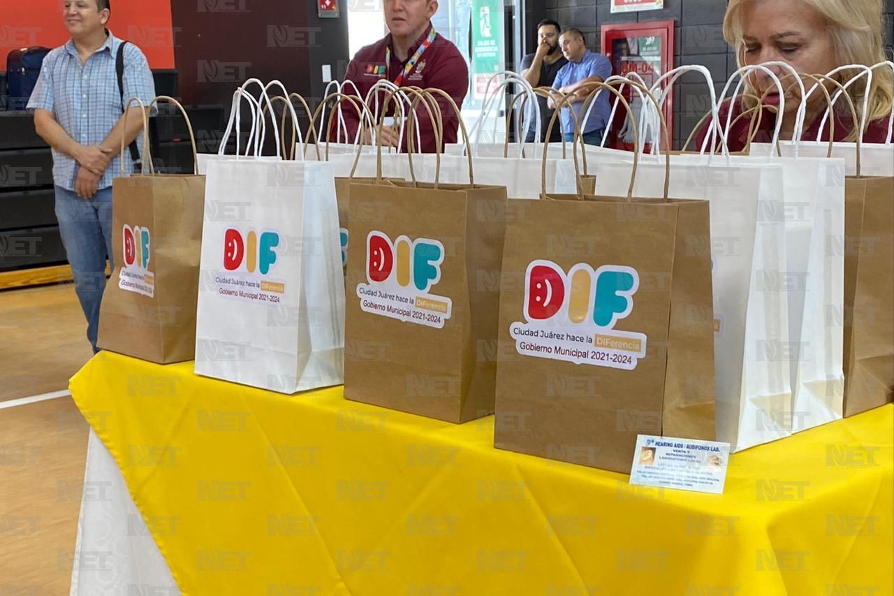 Entrega DIF andadores, aparatos auditivos y sillas de recuerdas