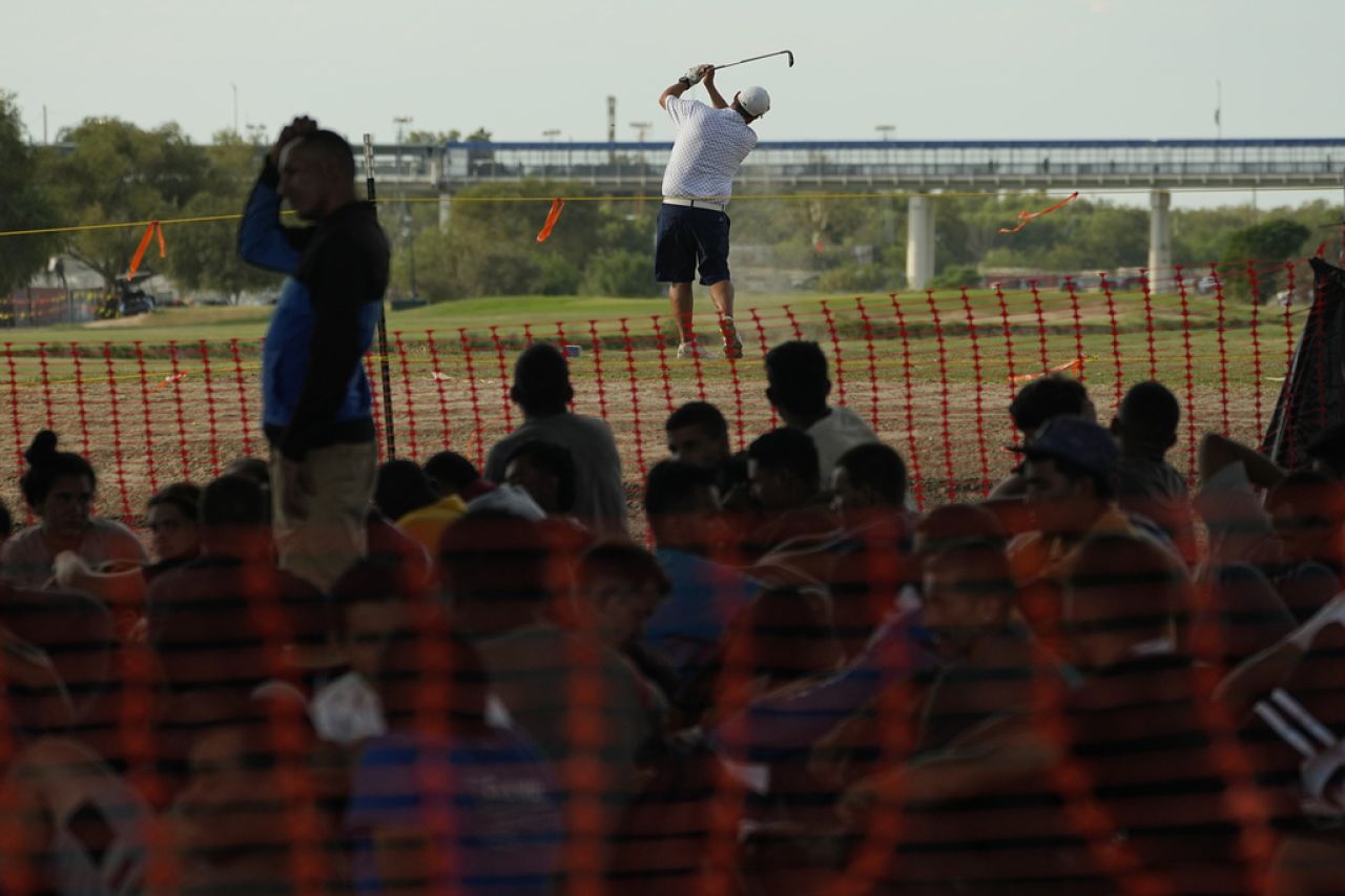 Ciudades fronterizas afrontan la llegada de miles de migrantes