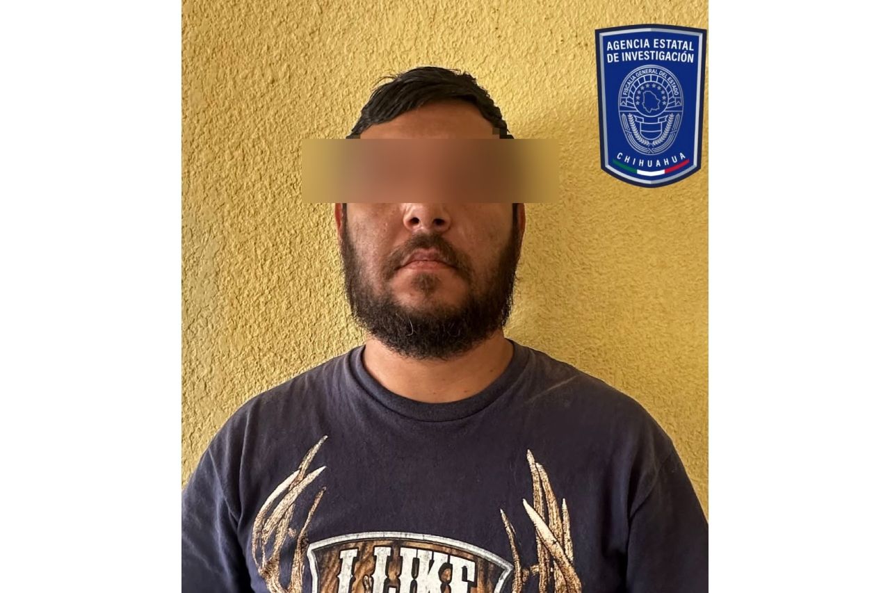 Arrestan a conductor de vehículo con placas sobrepuestas