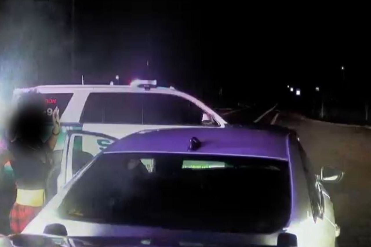 Niños roban el auto de su madre y los hallan 320 km lejos de casa