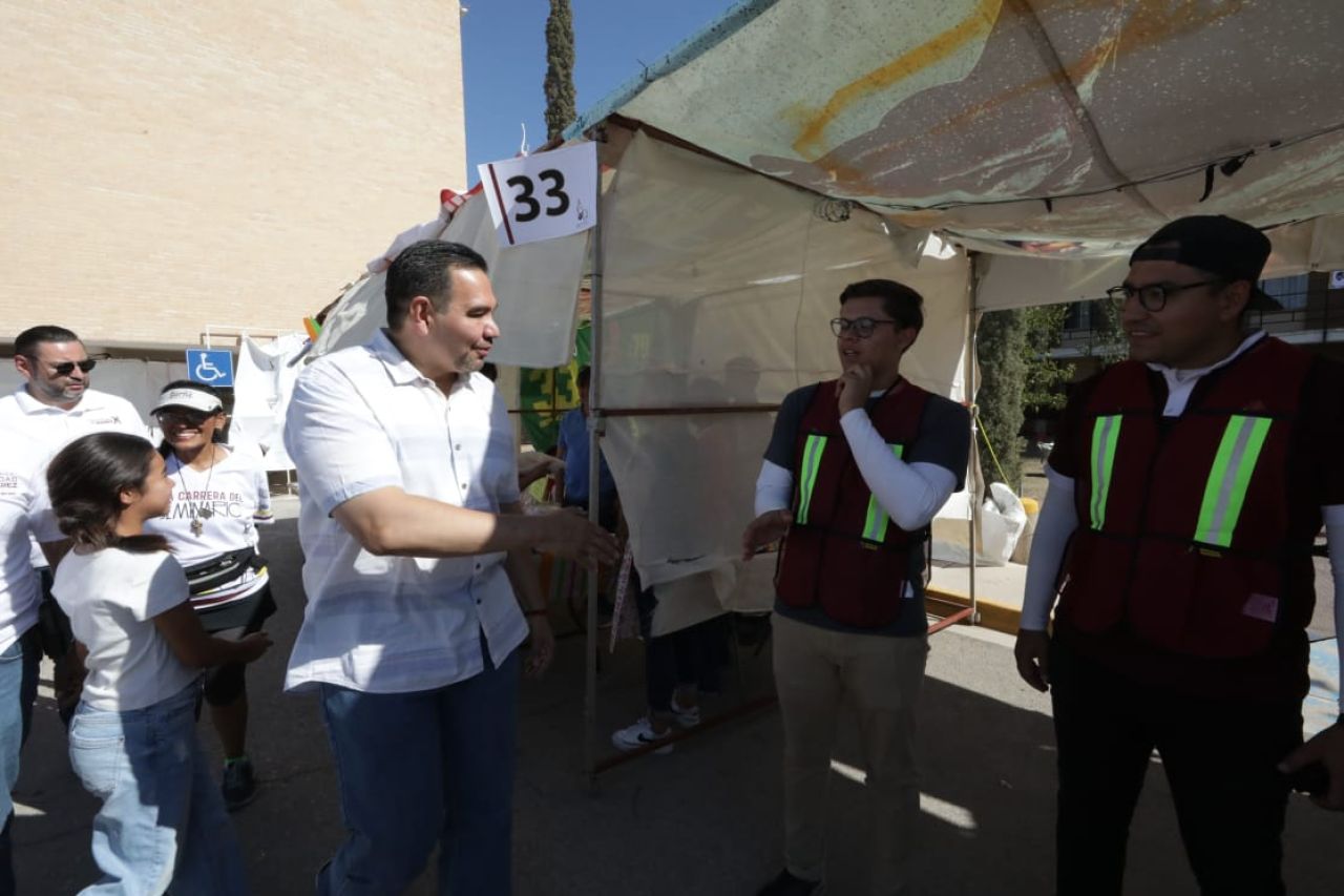 Acude alcalde a kermés del Seminario; invita a los juarenses