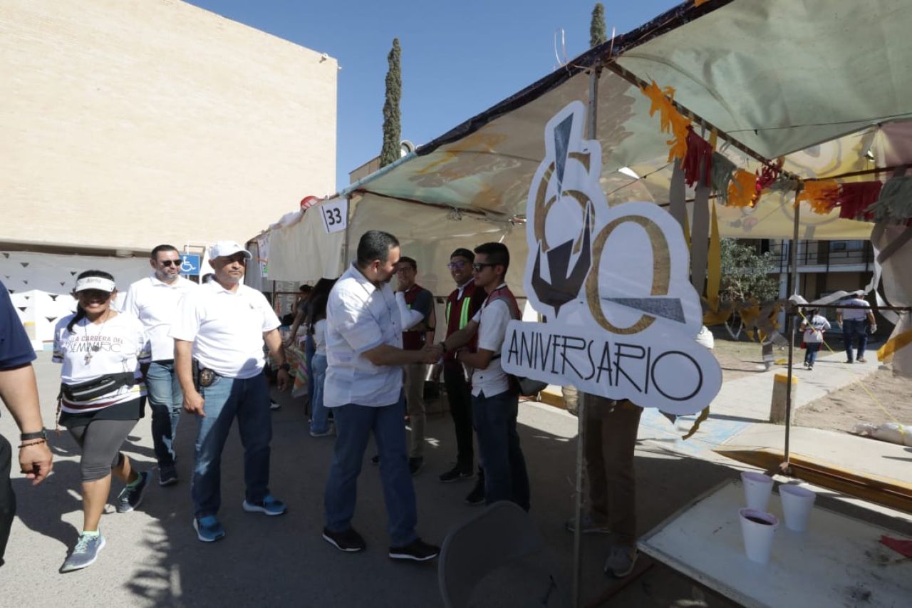 Acude alcalde a kermés del Seminario; invita a los juarenses