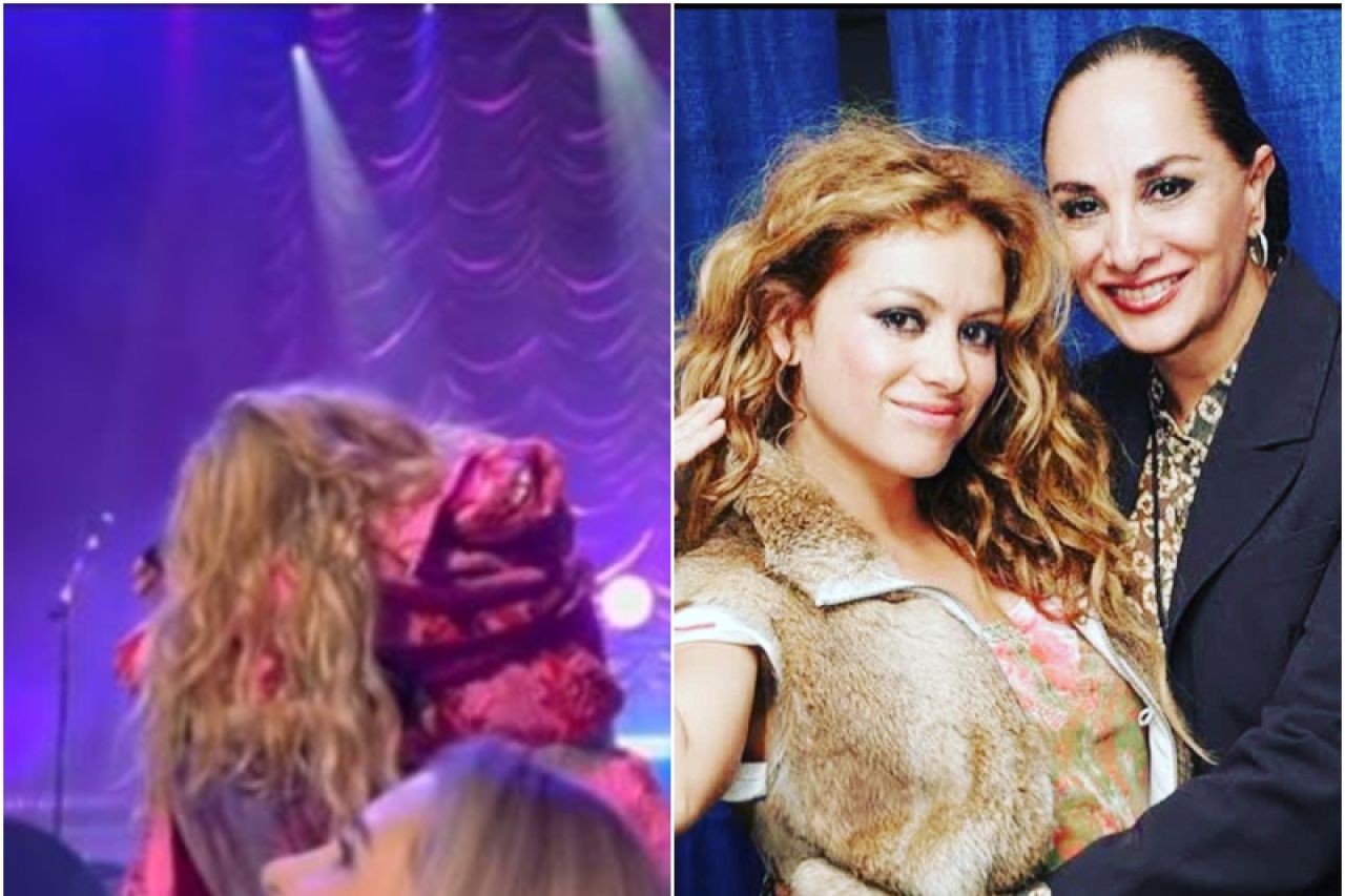 Paulina Rubio rompe en llanto al recordar a su madre, Susana Dosamantes