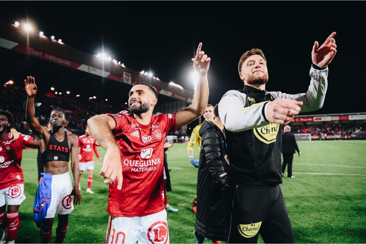 Brest, puntero de liga francesa tras superar a Lyon