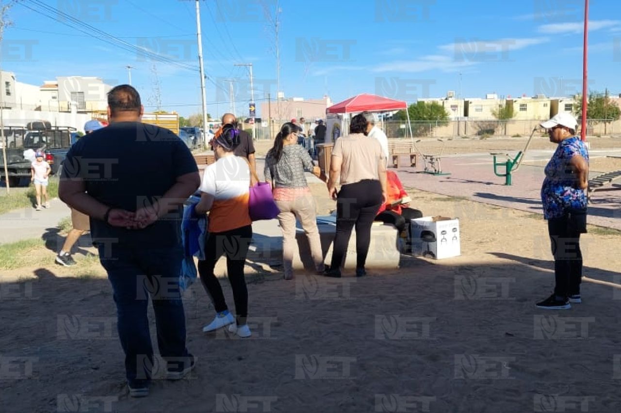 Hacen encuentro de acopio de libros y ropa