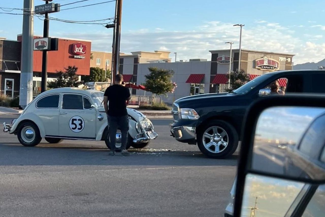 Choca 'Herbie' en El Paso