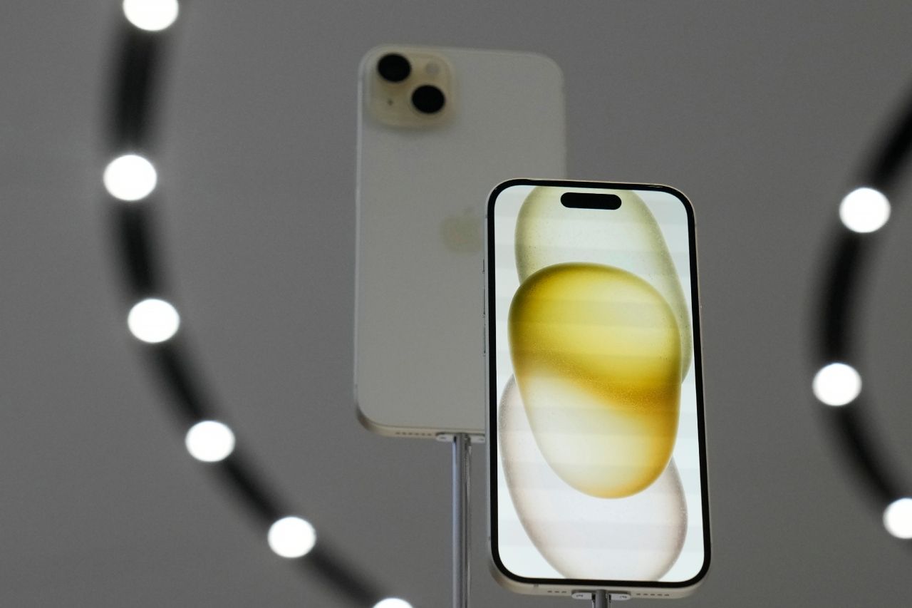 Apple atribuye sobrecalentamiento de iPhone 15 a defecto de software