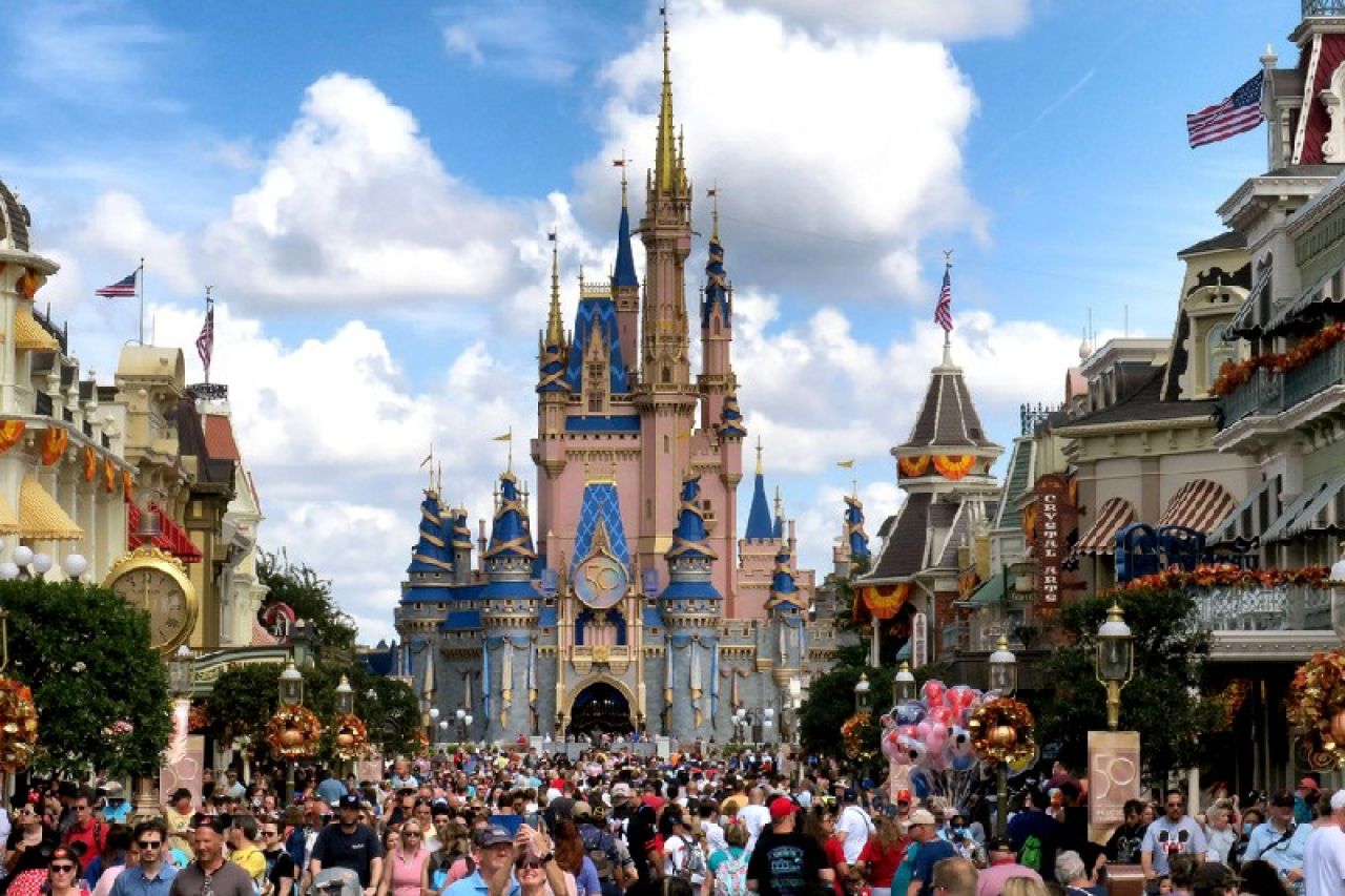Disney y DeSantis intensifican su disputa legal