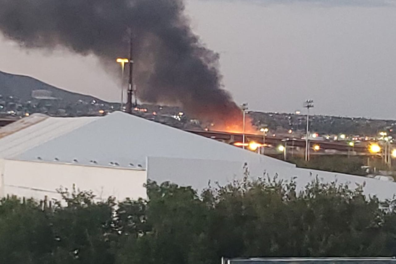 Así se vio aquí, incendio de edificio de apartamentos en El Paso
