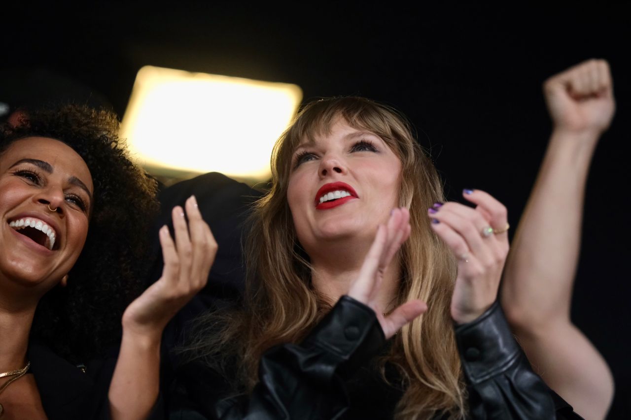 Deslumbra Taylor Swift en juego de Chiefs ante Jets
