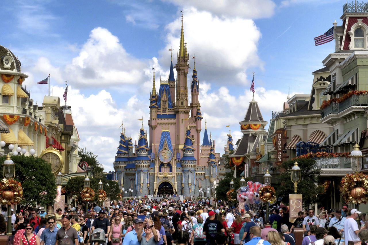 Disney y DeSantis intensifican su disputa legal