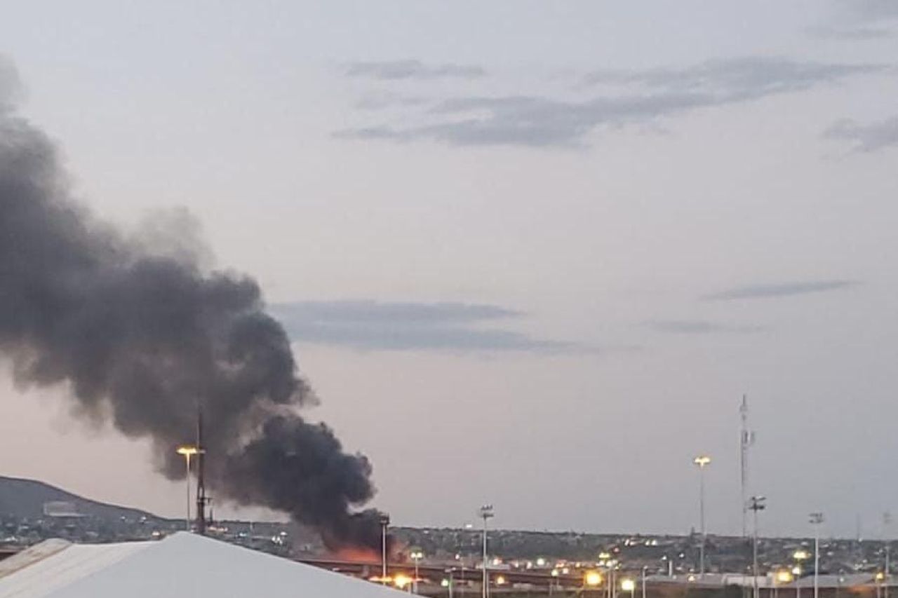 Así se vio aquí, incendio de edificio de apartamentos en El Paso
