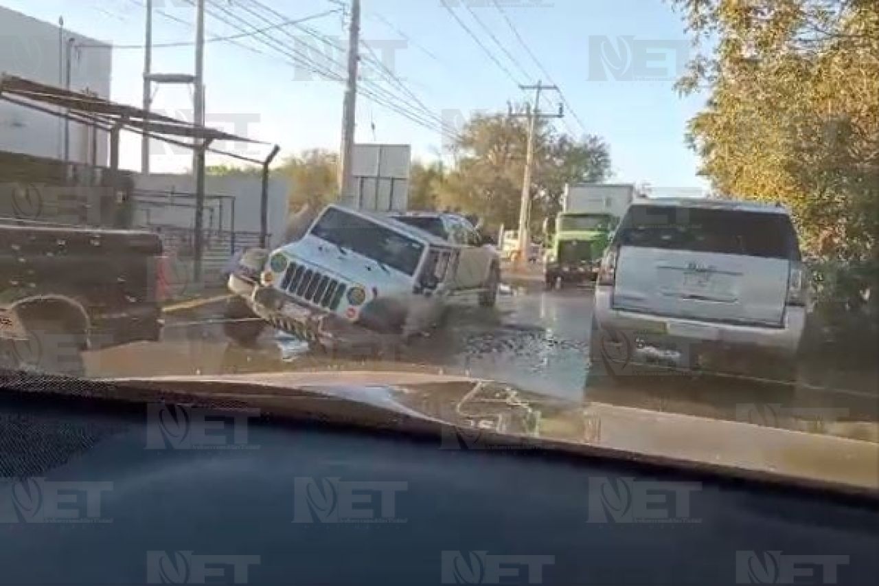 Video: Jeep se queda atorado en zanja de la Ortiz Rubio