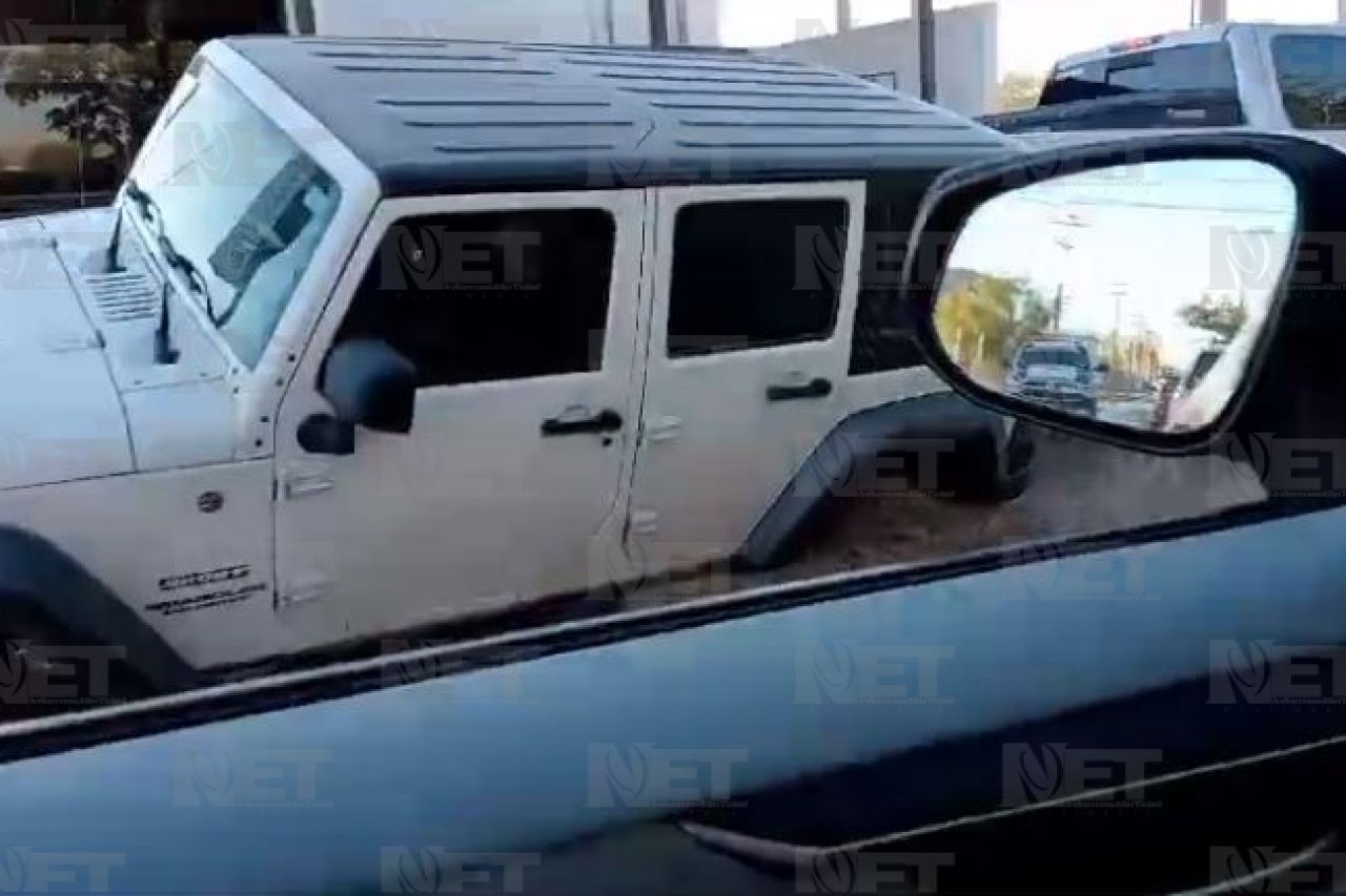 Video: Jeep se queda atorado en zanja de la Ortiz Rubio