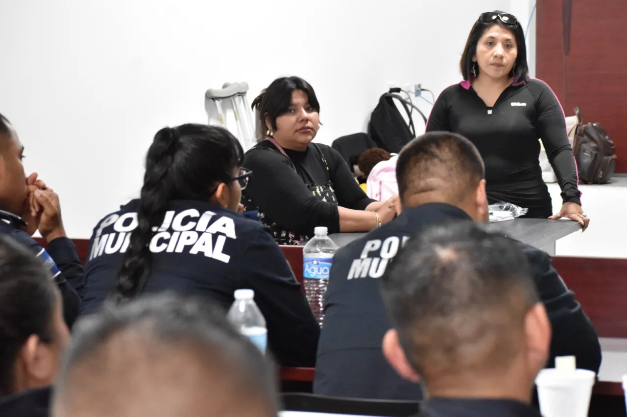 Capacitan a agentes de la Dirección Especializada en Violencia de Familiar