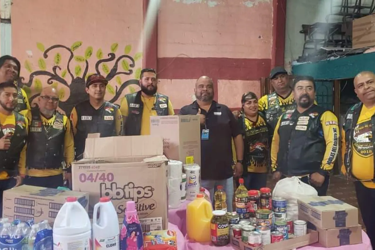 Entrega club de bikers donación a comedor comunitario