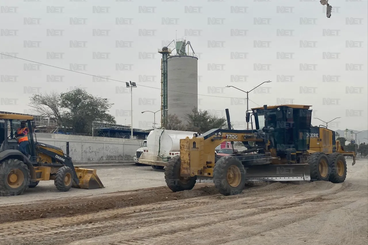 Dona GCC material para pavimentar la calle Macheteros