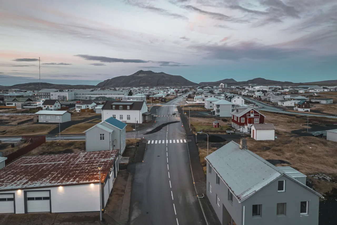 Tensión en pueblo de Islandia por posible erupción de volcán