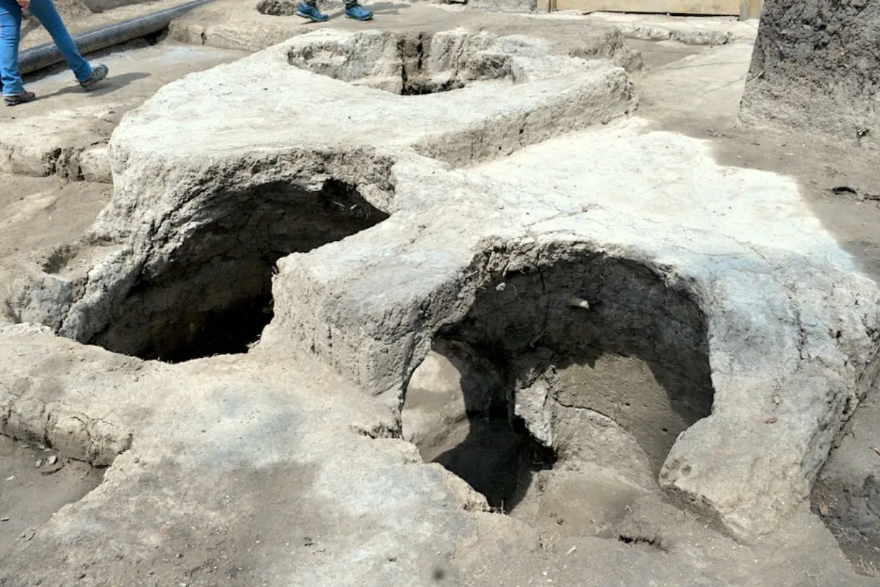 Descubren fosas funerarias de más de 3 mil años en el Bosque de Chapultepec