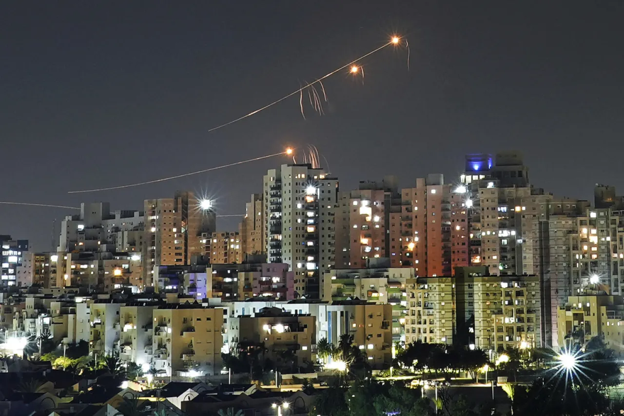Continúan ataques contra Gaza tras fin de tregua con Hamás
