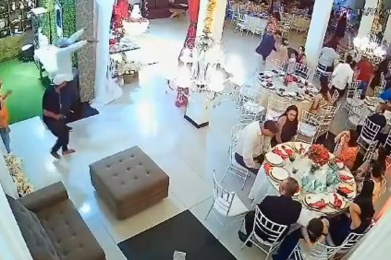 Ladrones asaltan a invitados de una boda; les quitaron hasta la ropa