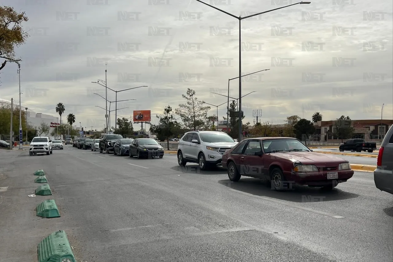 Desvían tráfico por fila del puente Libre