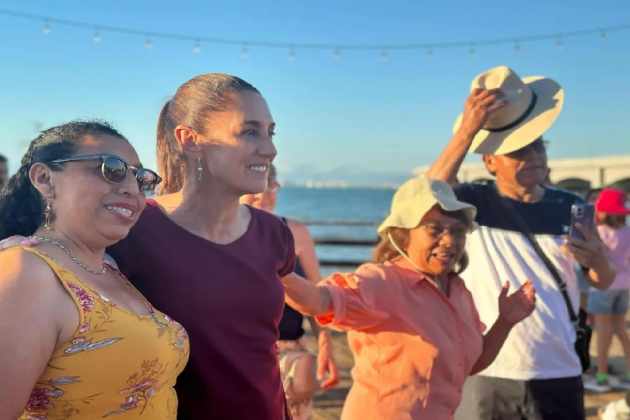 Mueren dos mujeres al comer sándwich de pollo con mayonesa