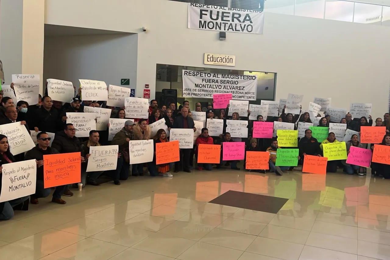 Toman maestros oficinas de la Seech en Pueblito Mexicano