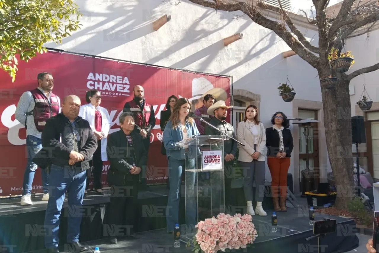 Presenta Andrea Chávez a su equipo de campaña