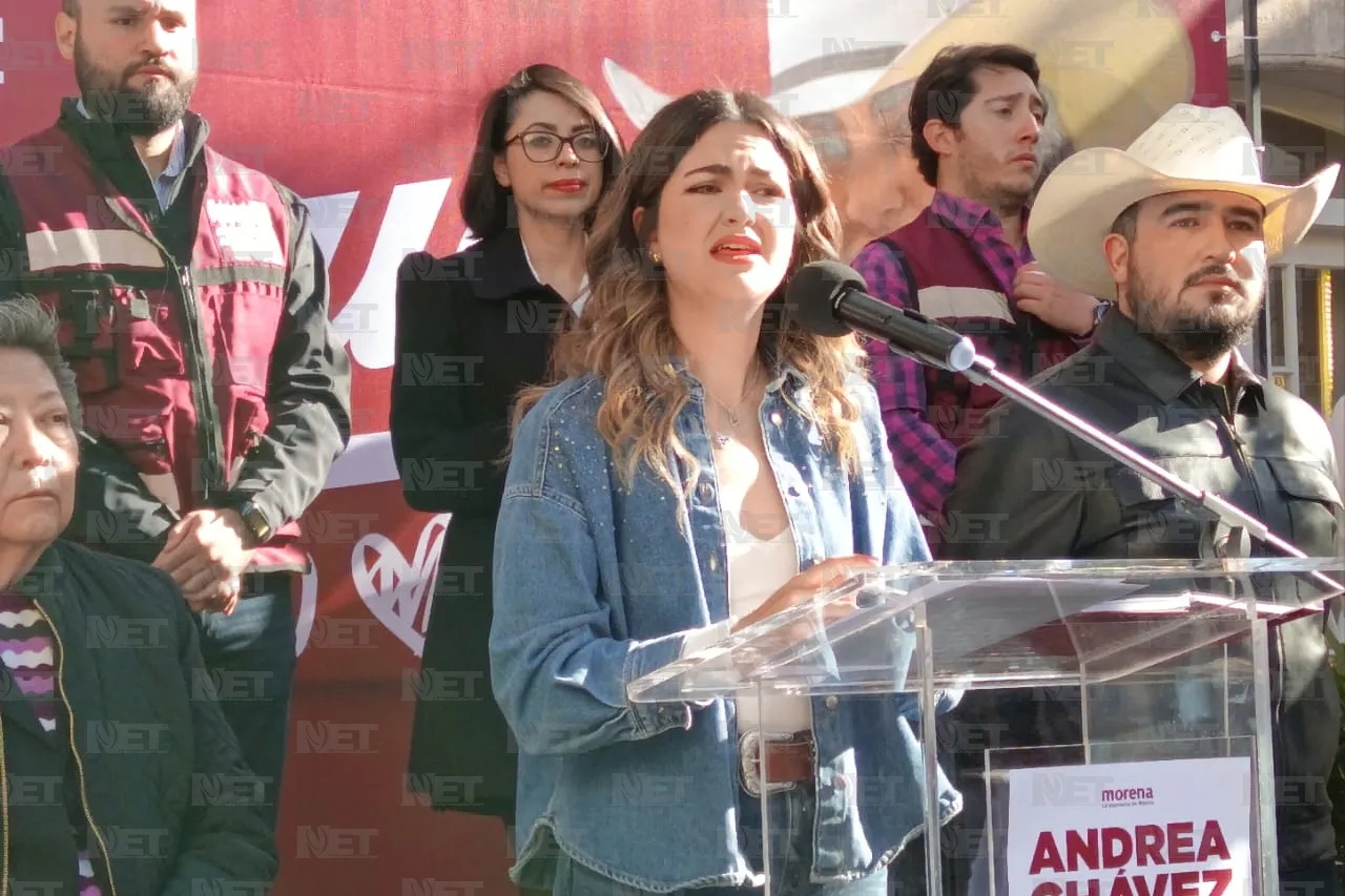 Presenta Andrea Chávez a su equipo de campaña