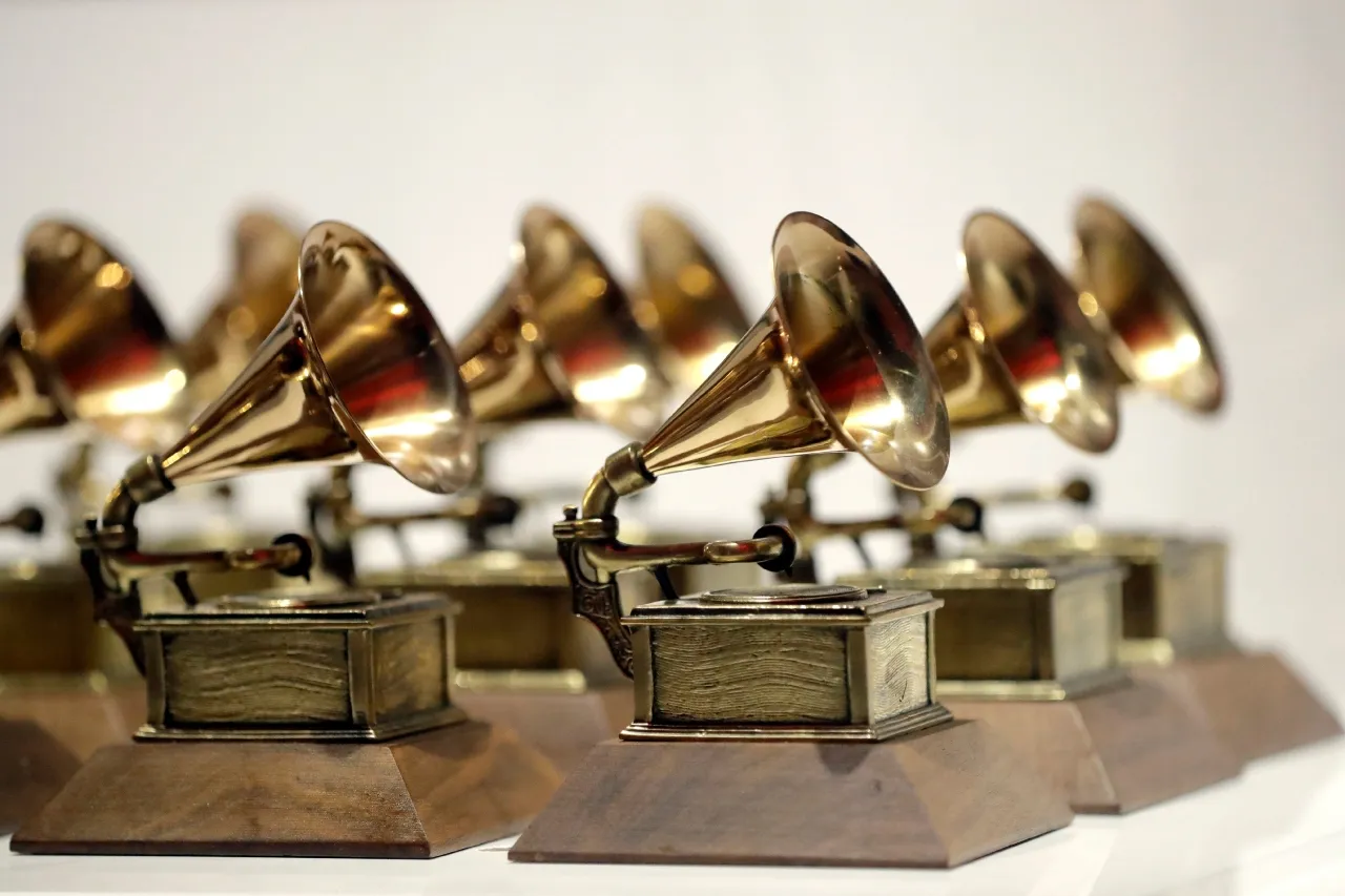 Guía para los Grammy 2024: Dónde verlos y quiénes se presentarán en la ceremonia