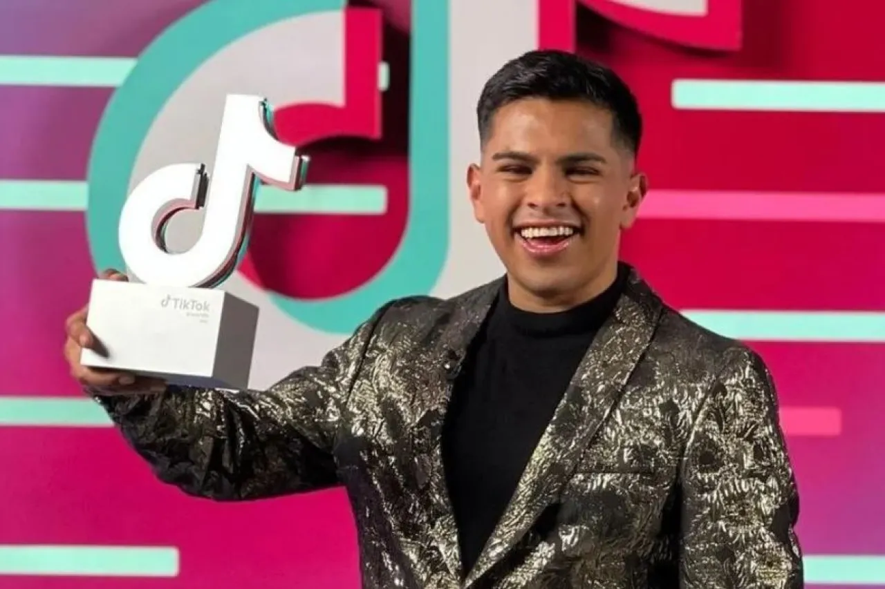 Gana Esen Alvarado premio al Creador del Año en los TikTok Awards